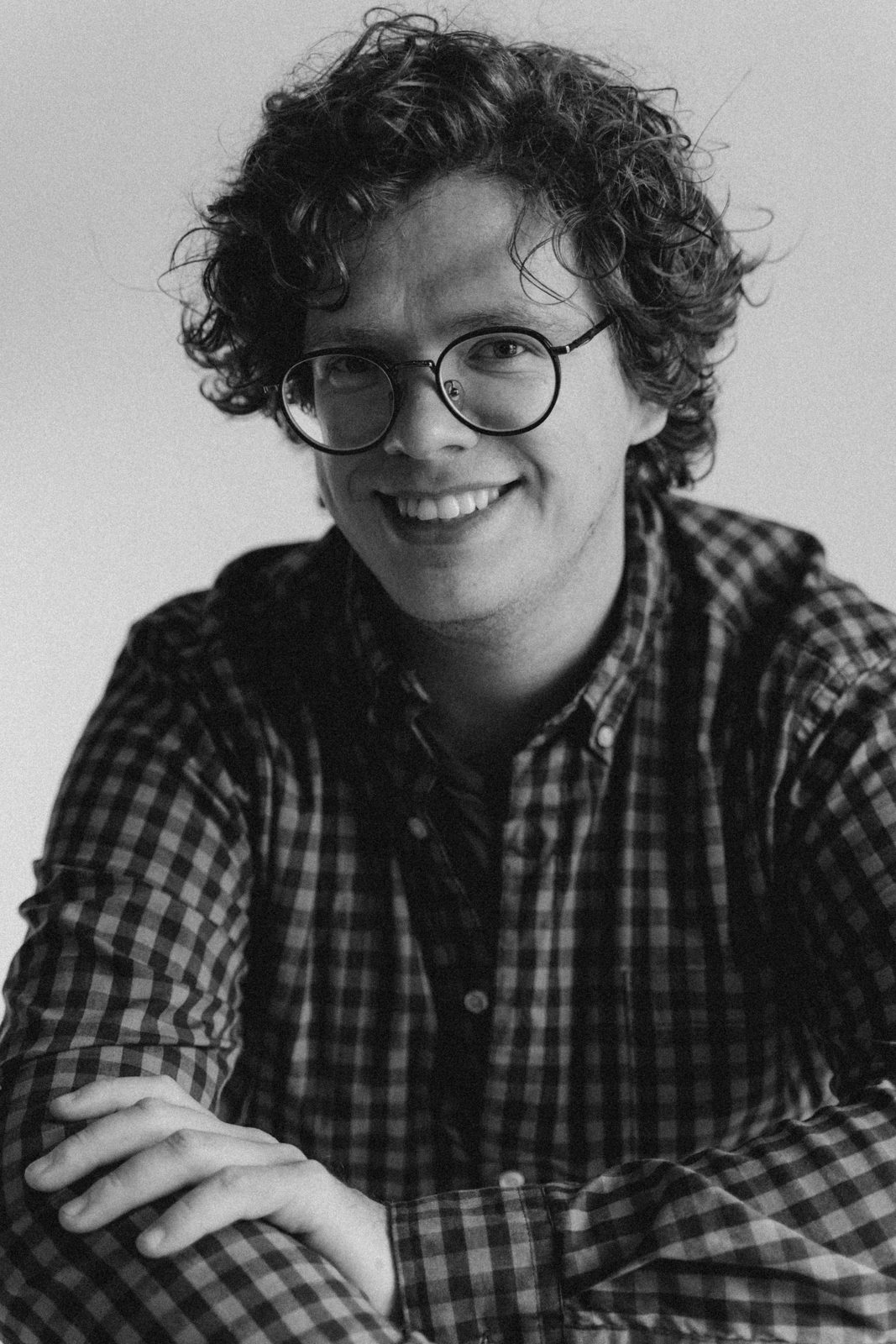 Black and white portrait of a man in glasses